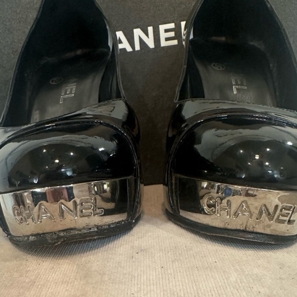 Authentic CHANEL Cap Toe Patent Leather Pumps |Retail $850 - Picture 7 of 9